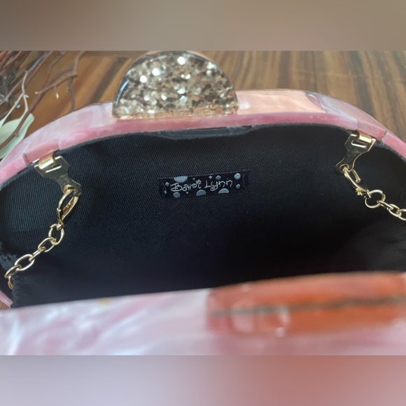 RARE NEW Bari Lynn Mother of Pearl clutch W/ gold chain strap & magnetic closure - Picture 11 of 11